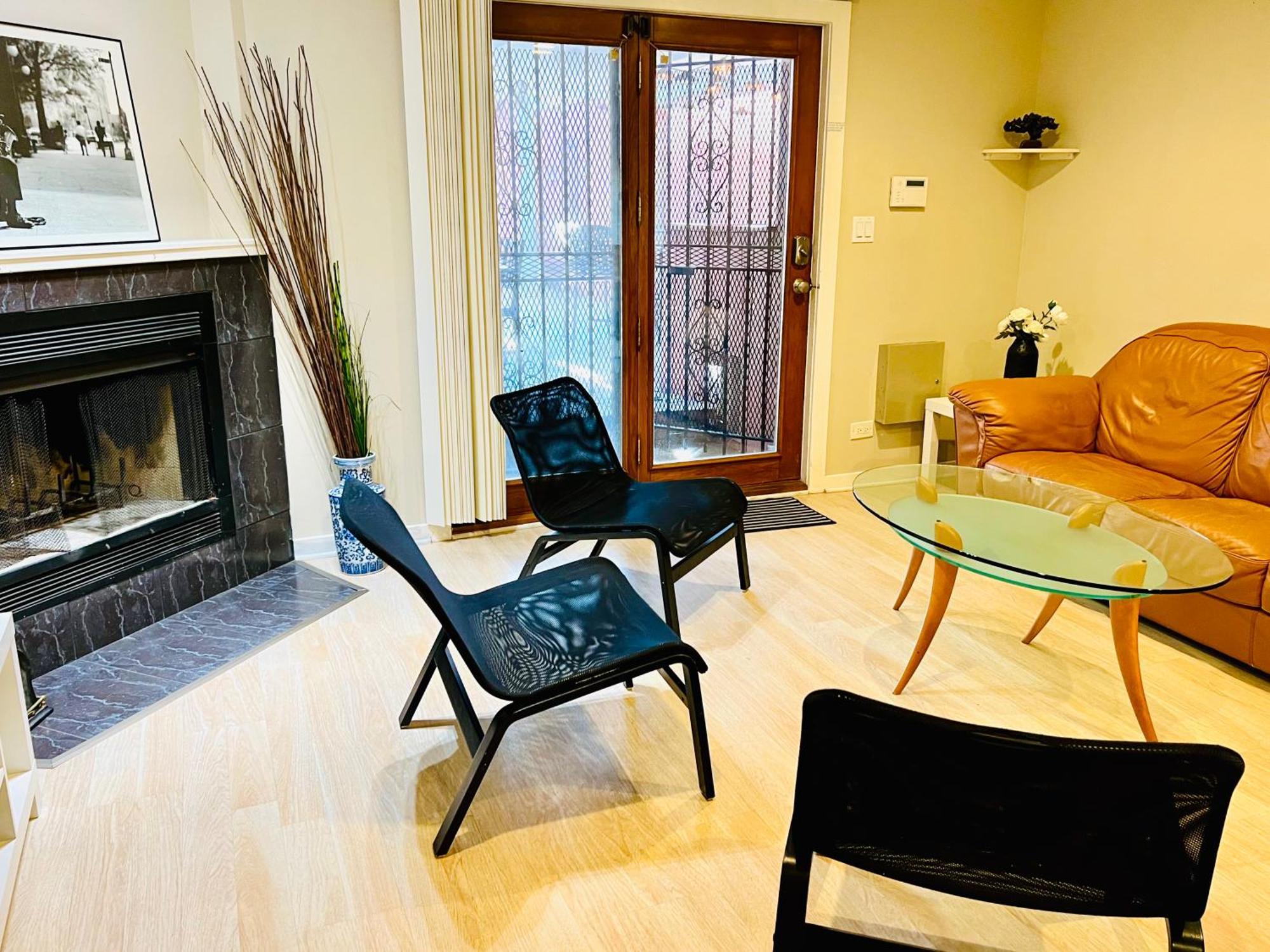 Couture Themed 3 Bedroom In Prime Spot With Patio, Parking, Fireplace, Pets Welcome Chicago Esterno foto